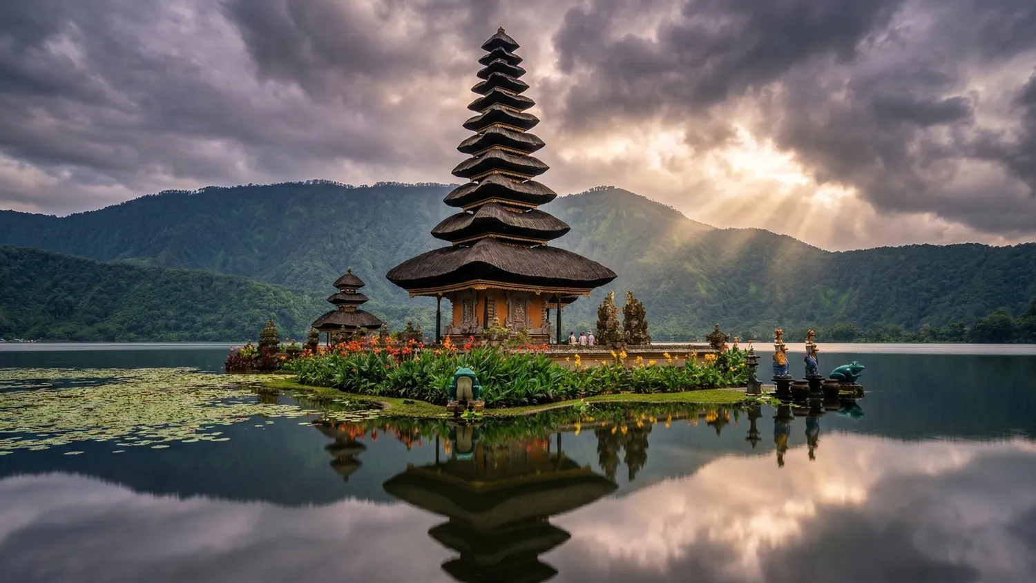 3 Days Bali Tour Package: Ubud, North Bali & Uluwatu Sunset Experience